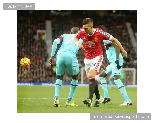 曼联定位球防守屡屡中招 协防站位与身体对抗强度明显下滑